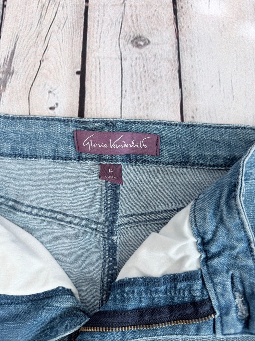 Gloria Vanderbilt Light Blue Denim Shorts - Picture 3 of 4